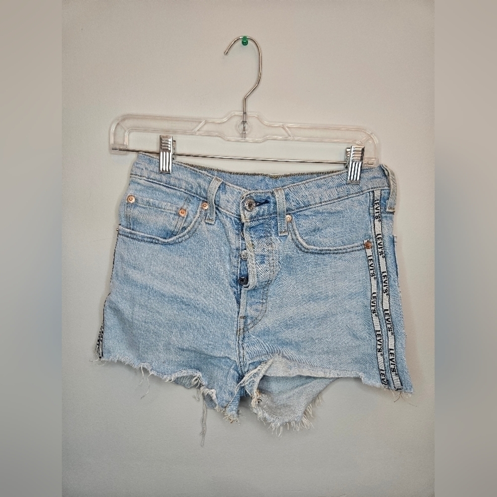 Levi’s 501 Dibs Tape Denim Shorts. Blue. W26